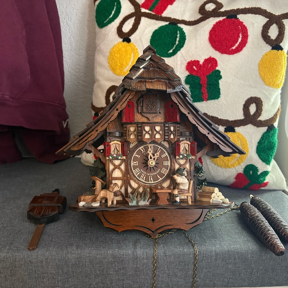Rustic Collectible German Black Forrest Cuckoo Clock